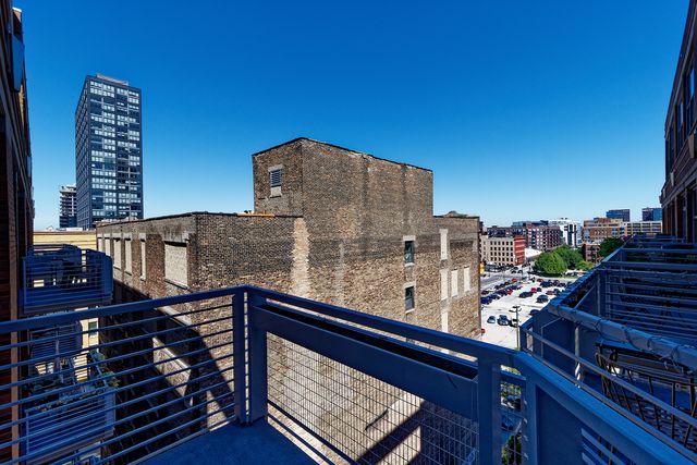 933 W Van Buren Street 821, Chicago, IL 60607
