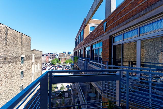 933 W Van Buren Street 821, Chicago, IL 60607