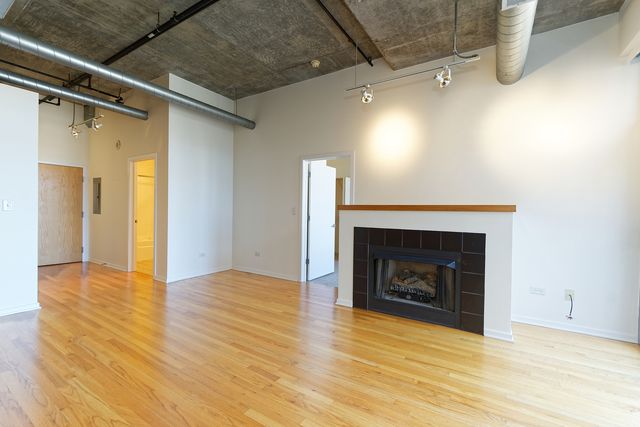 933 W Van Buren Street 821, Chicago, IL 60607