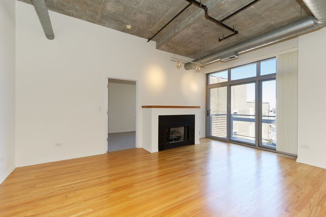 933 W Van Buren Street 821, Chicago, IL 60607