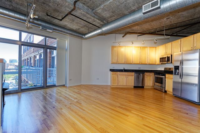 933 W Van Buren Street 821, Chicago, IL 60607