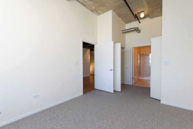 933 W Van Buren Street 821, Chicago, IL 60607