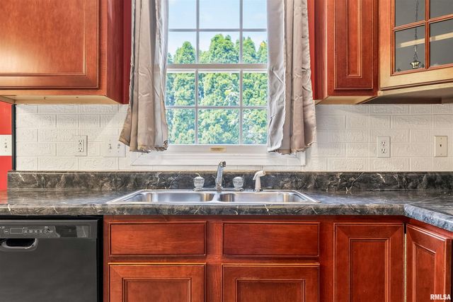 2421 W JUBILEE Lane, Dunlap, IL 61525