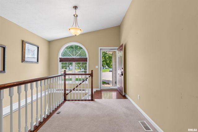 2421 W JUBILEE Lane, Dunlap, IL 61525