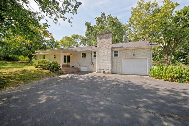 1807 Nelson Rd, Greenbrier, TN 37073