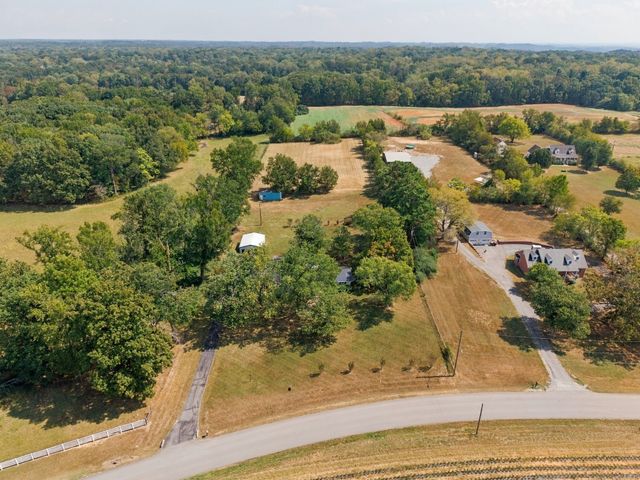 1807 Nelson Rd, Greenbrier, TN 37073