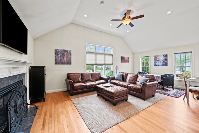 2 O'connor Lane, Woburn, MA 01801