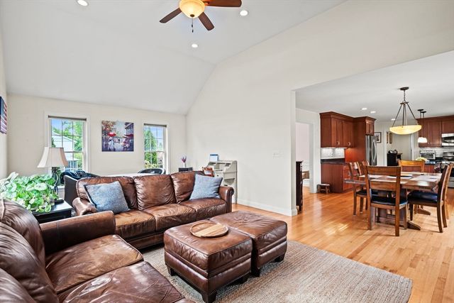 2 O'connor Lane, Woburn, MA 01801