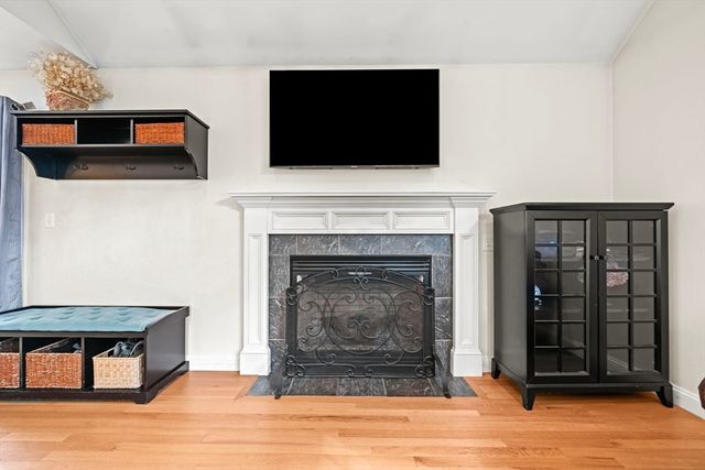 2 O'connor Lane, Woburn, MA 01801