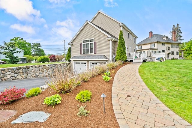 2 O'connor Lane, Woburn, MA 01801