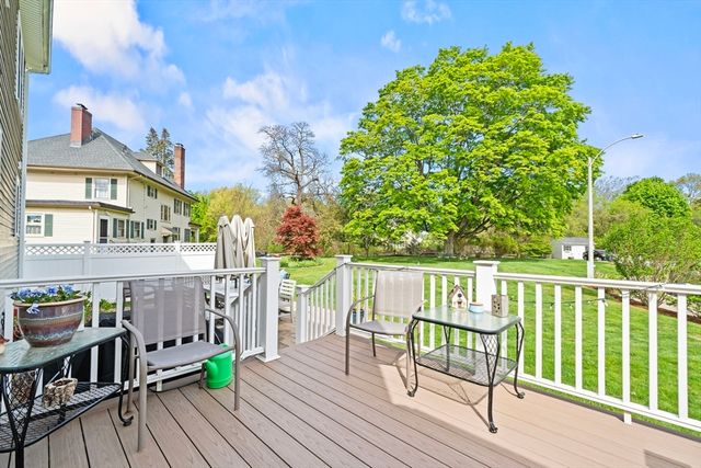 2 O'connor Lane, Woburn, MA 01801