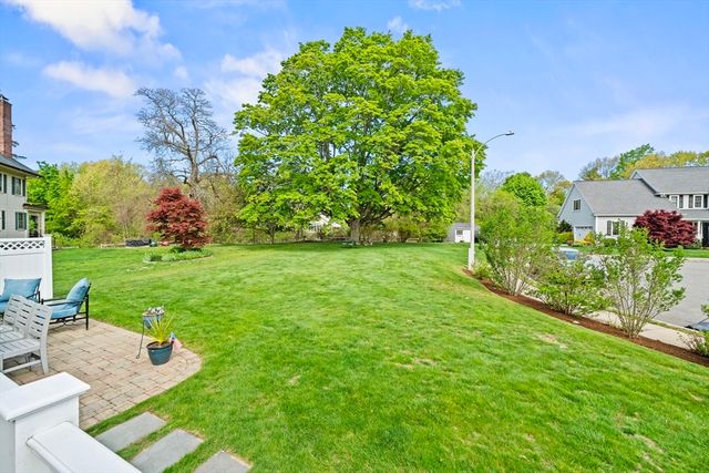 2 O'connor Lane, Woburn, MA 01801