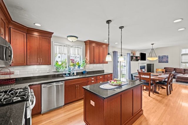 2 O'connor Lane, Woburn, MA 01801