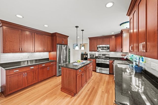 2 O'connor Lane, Woburn, MA 01801