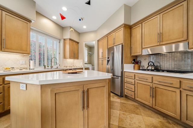 65 Laken Lane, Palm Desert, CA 92211