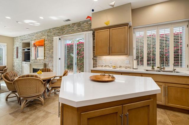 65 Laken Lane, Palm Desert, CA 92211