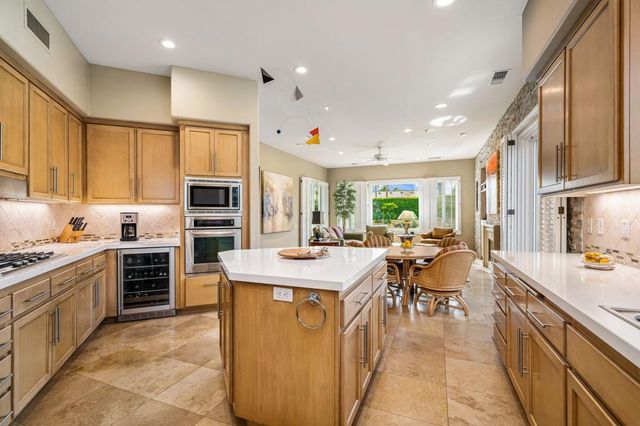 65 Laken Lane, Palm Desert, CA 92211