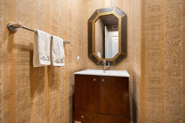 65 Laken Lane, Palm Desert, CA 92211