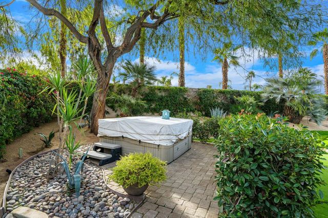 65 Laken Lane, Palm Desert, CA 92211