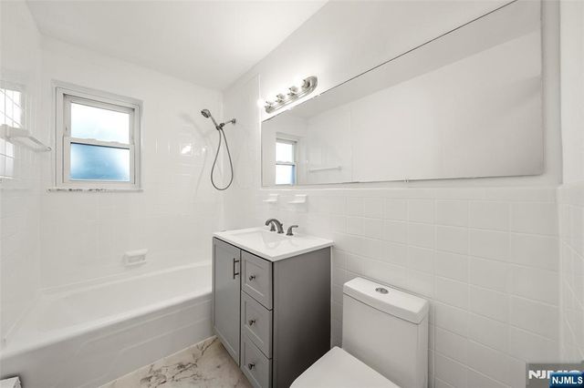 2200 Center Avenue D1, Fort Lee, NJ 07024