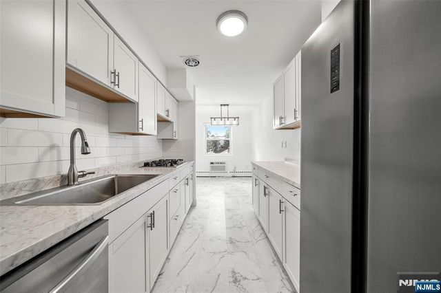 2200 Center Avenue D1, Fort Lee, NJ 07024