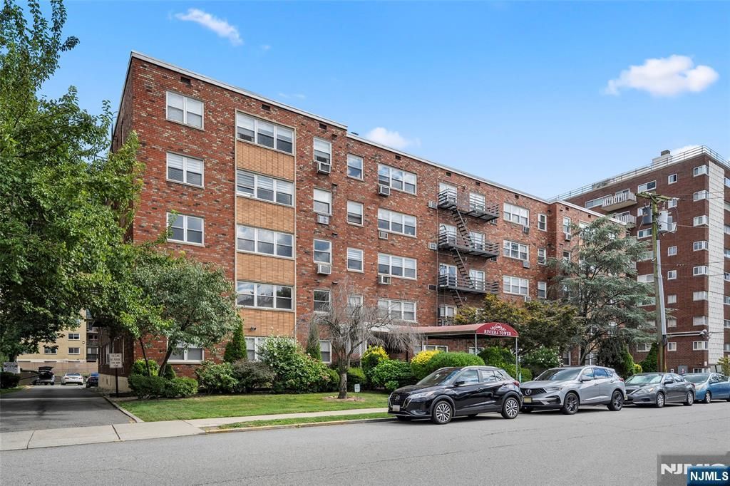 2200 Center Avenue D1, Fort Lee, NJ 07024