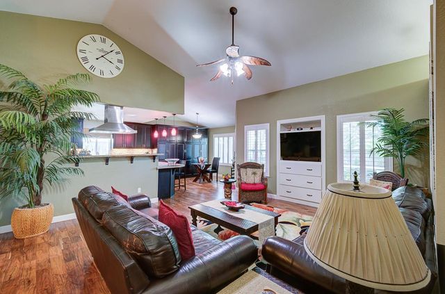 1854 E Brandywine Lane, Fresno, CA 93720