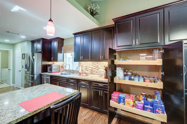 1854 E Brandywine Lane, Fresno, CA 93720