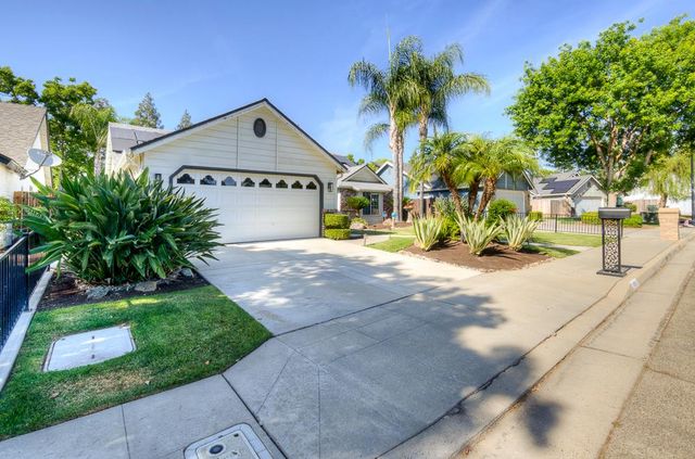 1854 E Brandywine Lane, Fresno, CA 93720