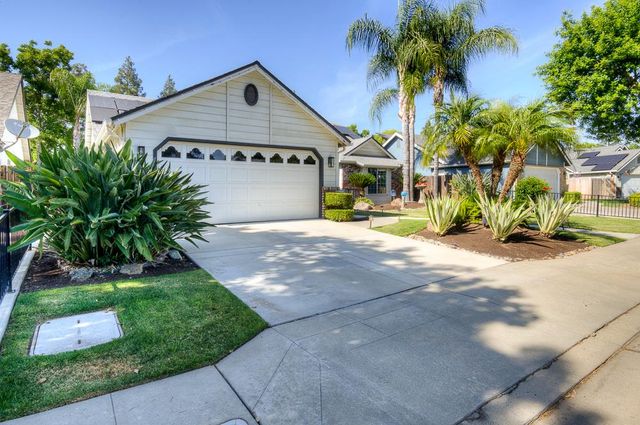 1854 E Brandywine Lane, Fresno, CA 93720