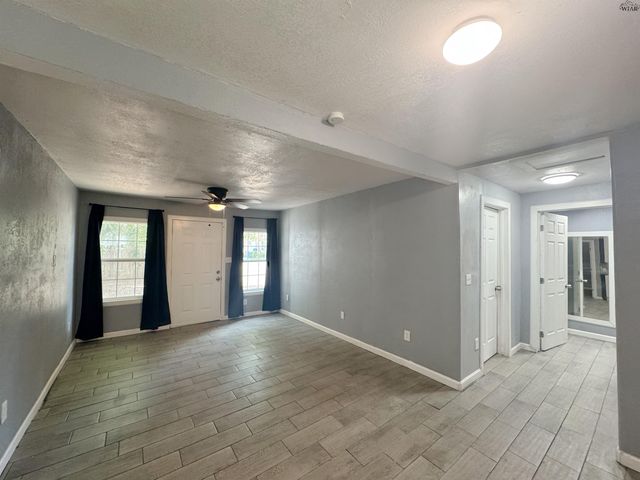 2142 AVENUE F, Wichita Falls, TX 76309