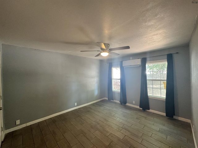 2142 AVENUE F, Wichita Falls, TX 76309