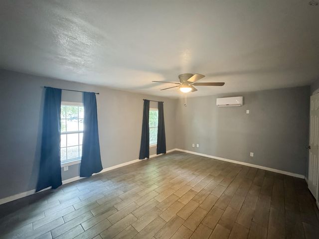 2142 AVENUE F, Wichita Falls, TX 76309