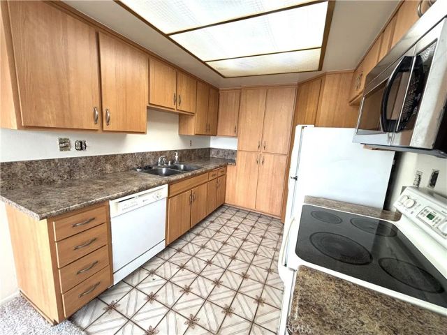 15000 Halldale Avenue 114, Gardena, CA 90247
