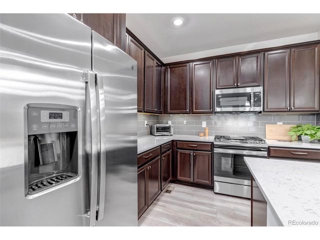 8049 S Jackson Gap St, Aurora, CO 80016
