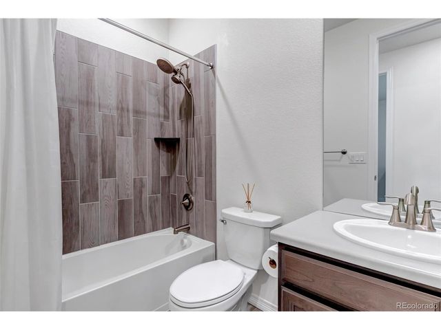 8049 S Jackson Gap St, Aurora, CO 80016