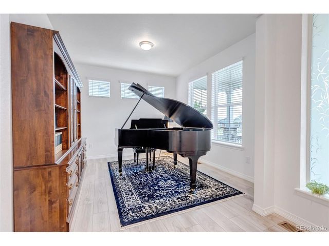 8049 S Jackson Gap St, Aurora, CO 80016