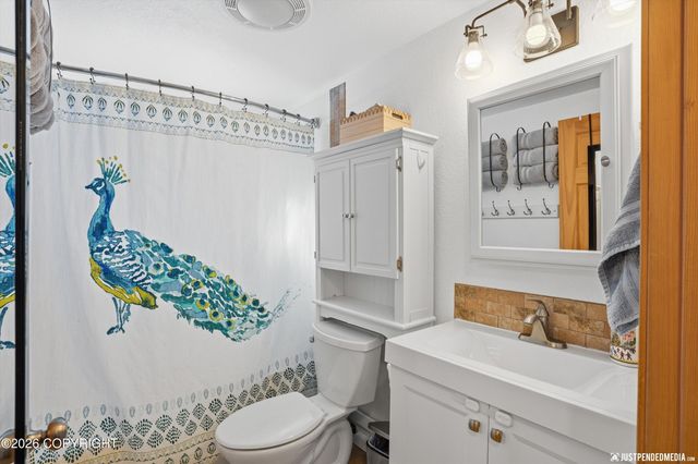 2724 W 65th Avenue, Anchorage, AK 99502