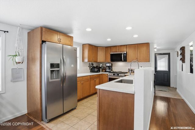 2724 W 65th Avenue, Anchorage, AK 99502