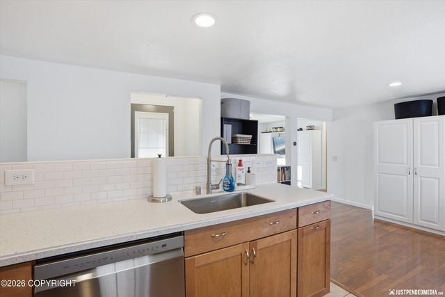 2724 W 65th Avenue, Anchorage, AK 99502