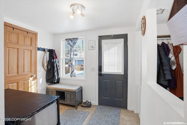 2724 W 65th Avenue, Anchorage, AK 99502