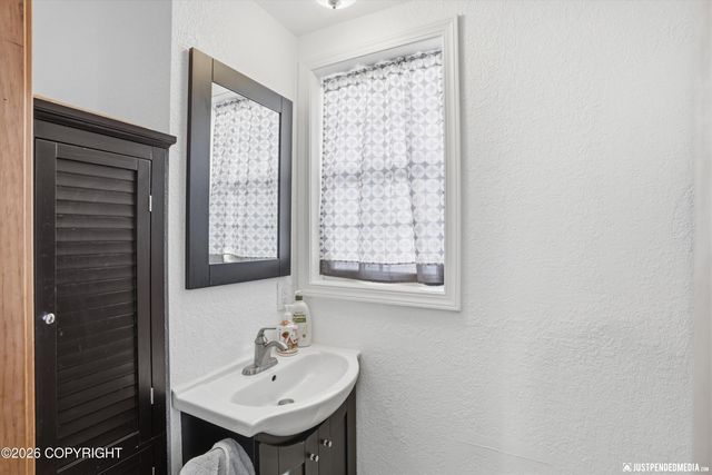 2724 W 65th Avenue, Anchorage, AK 99502