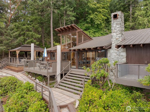 69 Rocky Road, Crane Island, WA 98245