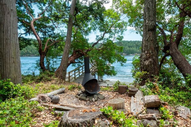 69 Rocky Road, Crane Island, WA 98245