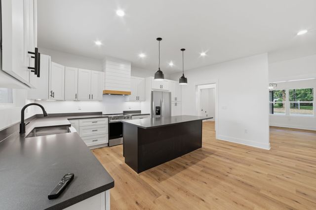 117 Nall Ave, Centerville, TN 37033