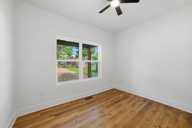 117 Nall Ave, Centerville, TN 37033