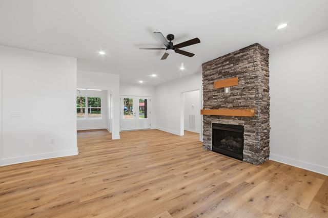 117 Nall Ave, Centerville, TN 37033