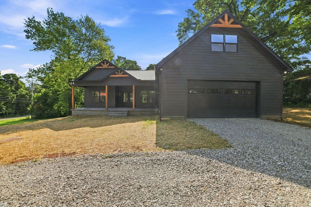 117 Nall Ave, Centerville, TN 37033