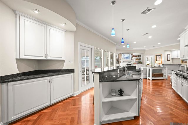2109 Fairway Dr, Baton Rouge, LA 70809