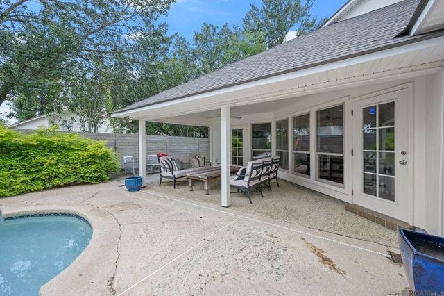 2109 Fairway Dr, Baton Rouge, LA 70809
